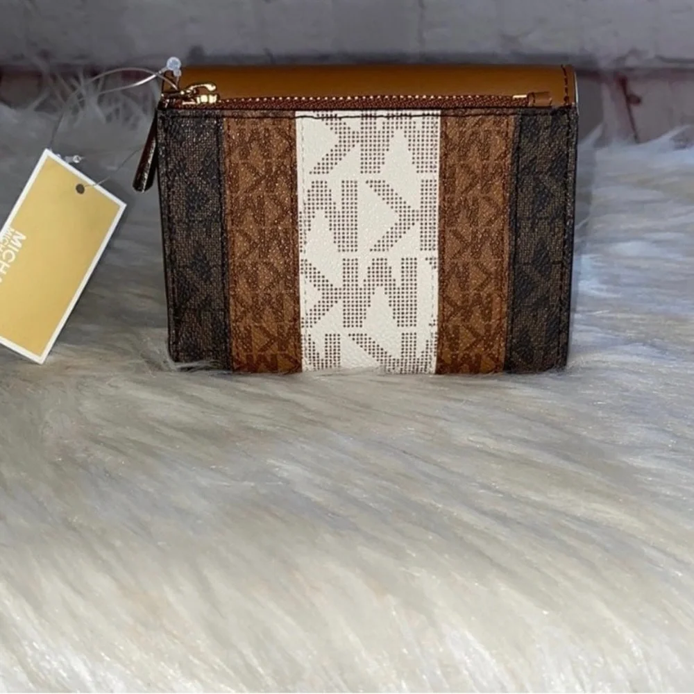 Michael Kors CARMEN Medium Envelope Trifold Wallet